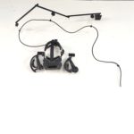 Кронштейн настенный для кабеля VR с креплением очков и контроллеров. Универсальный аксессуар, подходящий для любого VR-шлема. Можно использовать как дома, так и в VR-клубе. Дарит свободу передвижения игроку, защищает дорогостоящий кабель от повреждения и деформации. Занимает очень мало места. В комплекте все необходимое для установки на стену.
